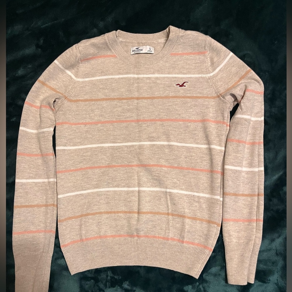 Woman Hollister sweater
